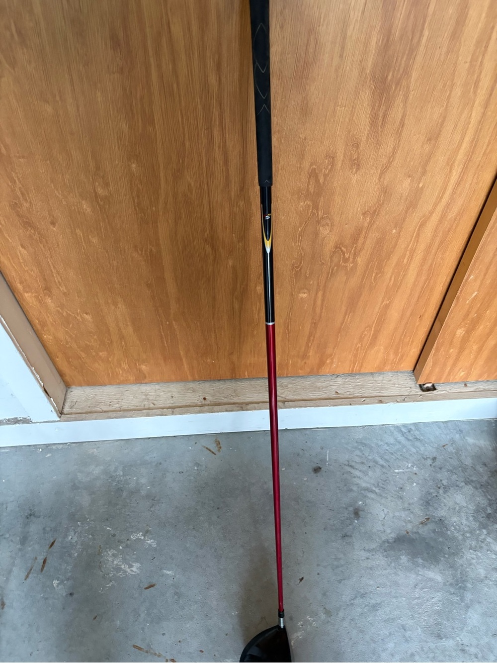 TaylorMade Men's R5 9.5 Loft Driver with Stiff Shaft and Black Grip
